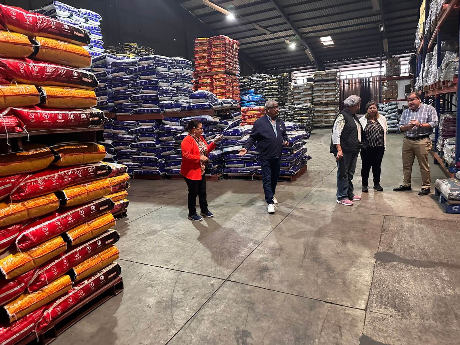 Galería Visita Socios AMVEPE Fábrica Alimento 900x600 (3)