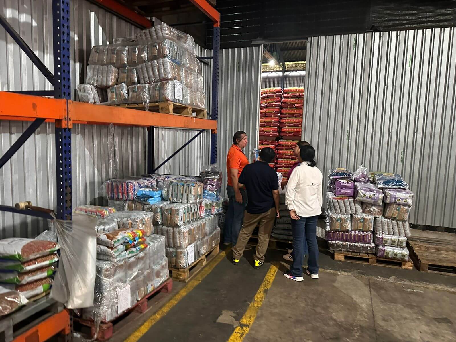 Galería Visita Socios AMVEPE Fábrica Alimento 900x600 (4)